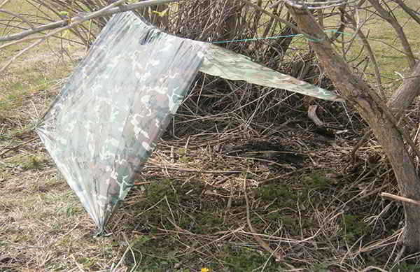 25 Tarp Tent Shelters I-13-Different-Ways-to-Use-a-Military-Poncho-as-a-Shelter
