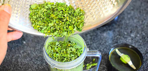 How to make moringa powder