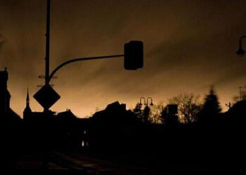 How to Tell in 5 Minutes If It's a Power Outage or an EMP and Get a Massive Head Start