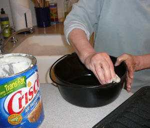 16 Survival Uses For Crisco That You Never Thought Of 