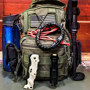 15+ Survival Items To Keep In Your Car At All Times For SHTF