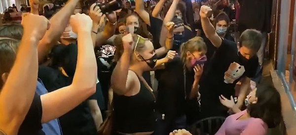 How To Survive When You’re The Target Of An Angry Mob