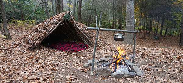 Shelters On the Move How-To-Build-A-Survival-Debris-Hut-0