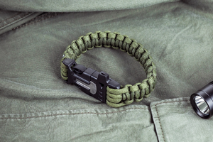 survival paracord bracelet