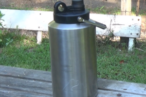 How To Store Water In Your Car For An Emergency