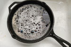 4 Things You Should Never Cook In A Cast-Iron Skillet