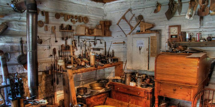 Hand-Powered Tools You Need To Live Off Grid