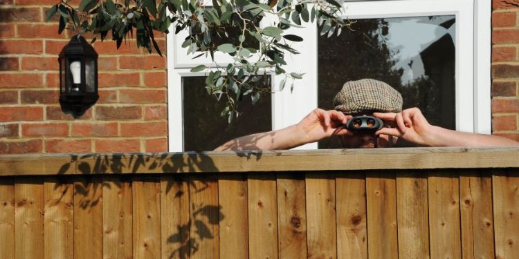 If Your Neighbor Does This, Avoid Him at All Costs