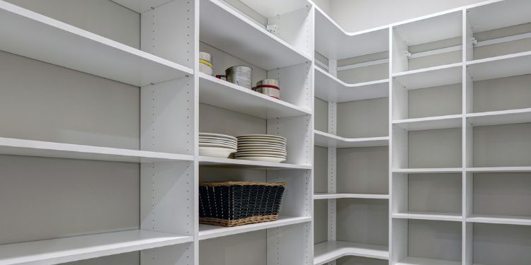 How to Survive SHTF Without a Stockpile