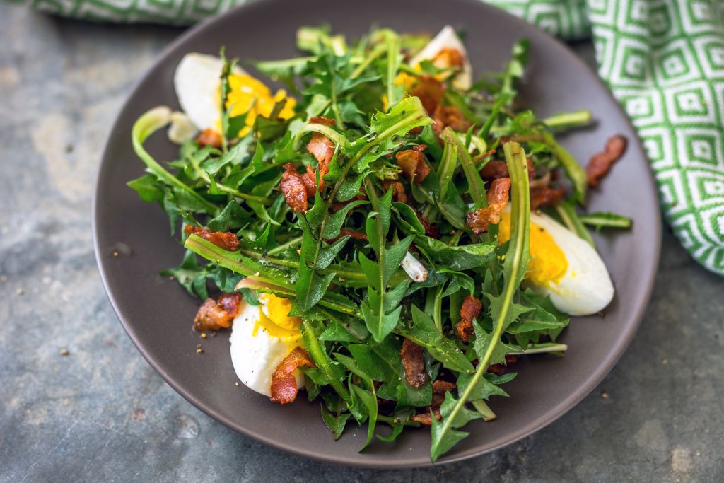 How To Make A Perfect Dandelion Salad – The Depression Era Staple