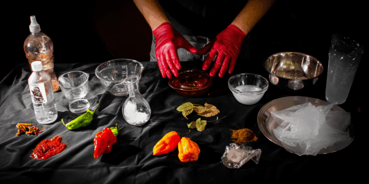 how to make mace spray