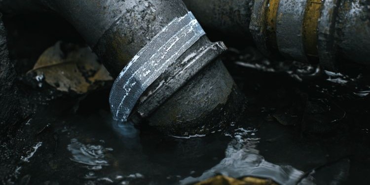 Is Duct Tape Waterproof? – Ask a Prepper