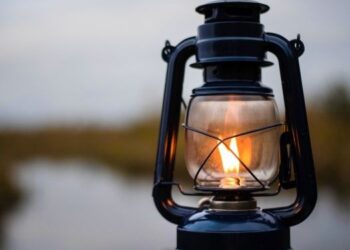 how to use an oil lamp